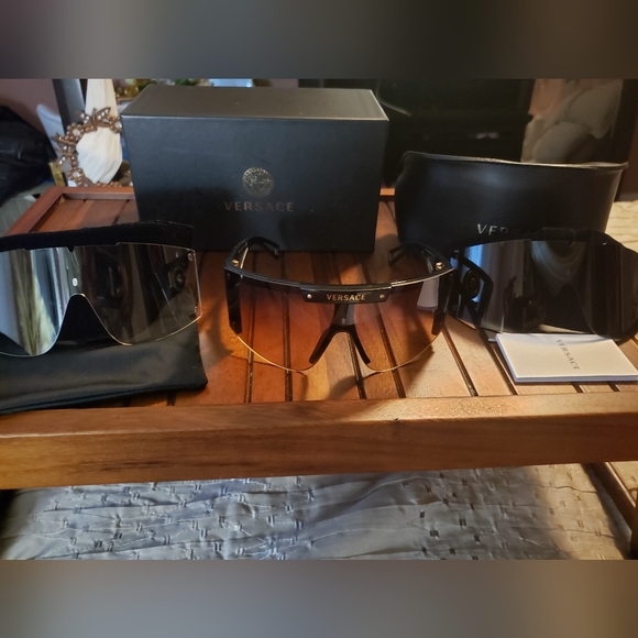 Authentic Pre-owned Black Versace Medusa Icon Shield Sunglasses - Picture 6 of 10